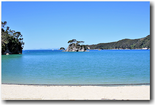 ballon rock in der torrent bay im abel tasman national park