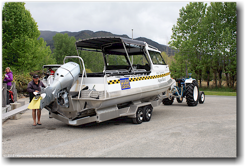 aqua taxi auf bootsanhaenger bei marahau