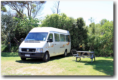 unser campervan auf dem pohara beach top 10 holiday park