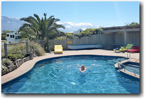 susanne im swimming pool auf dem kaikoura top 10 holiday park