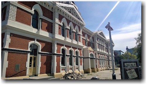 restauriertes gebaeude in christchurch