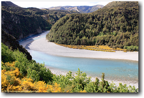 im tranzalpin unterwegs entlang des waimakariri river von arthur's pass nach christchurch