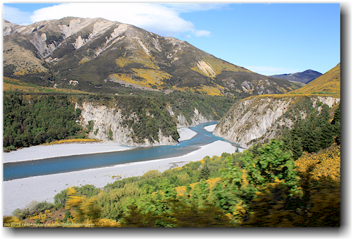 im tranzalpin unterwegs entlang des waimakariri river von arthur's pass nach christchurch