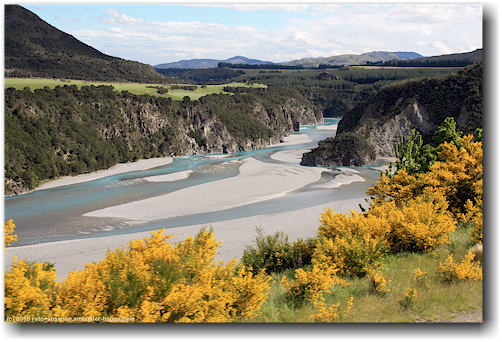 im tranzalpin unterwegs entlang des waimakariri river von arthur's pass nach christchurch