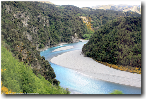 im tranzalpin unterwegs entlang des waimakariri river von christchurch nach arthur's pass