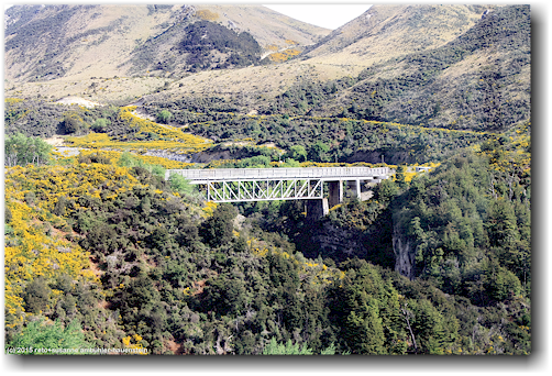 bruecke ueber den waimakariri river auf der fahrt von christchurch nach arthur's pass