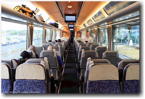 moderner personenwagen des kiwi scenice train tranzalpin