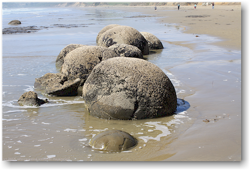 moeraki boulders - rollsteine an der koekohe beach an der otago kueste