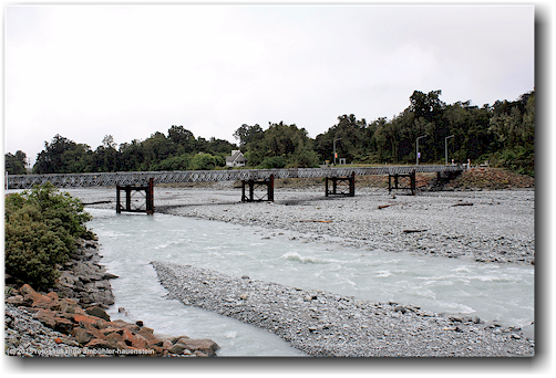 bruecke ueber den waiho river bei franz josef