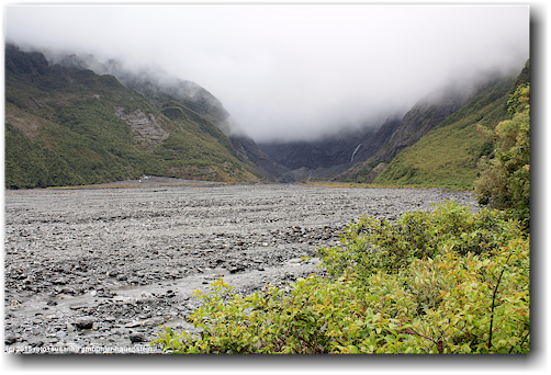 flussbett des waiho river bei franz josef