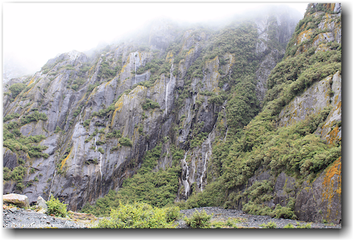 wasserfaelle auf dem weg zum franz josef glacier