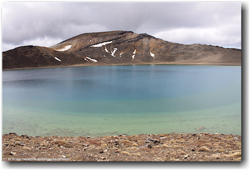 tongariro alpine crossing track: mittagsrast am blue lake
