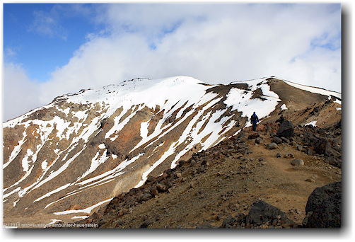 tongariro alpine crossing track: mount tongariro
