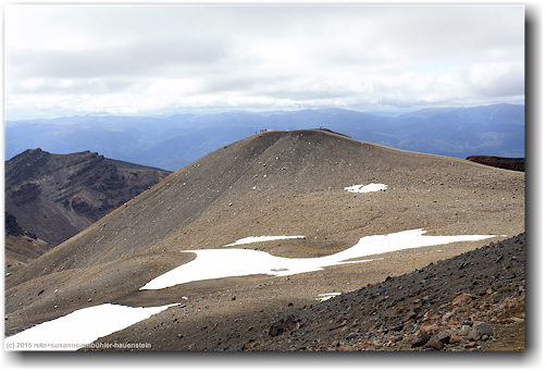 tongariro alpine crossing track: red crater