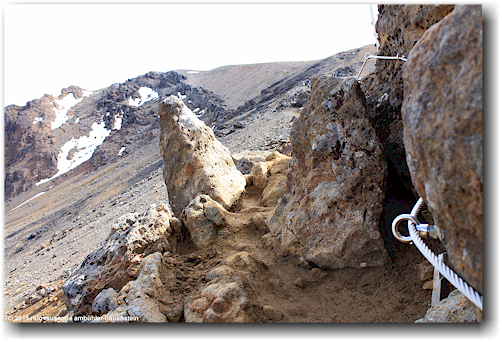 tongariro alpine crossing track: aufstieg vom south crater richtung red crater
