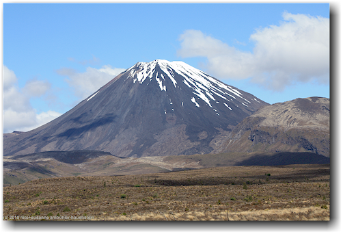 mount ngauruhoe im tongariro national park