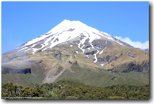 blick vom taranaki visitor center north auf den mount taranaki