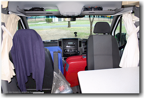 fuehrerkabine unseres mercedes campervan von apollo