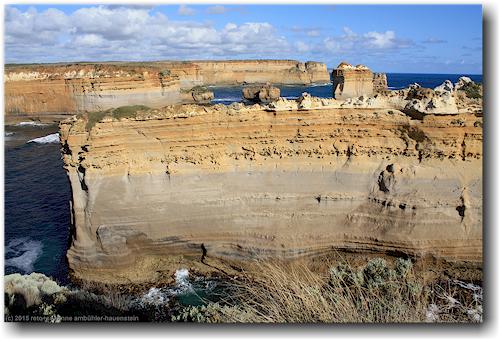 kueste mit gesteinsformationen bei loch ard gorge
