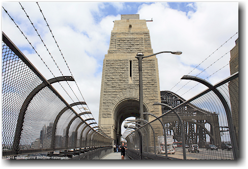gehweg ueber die sydney harbour bridge