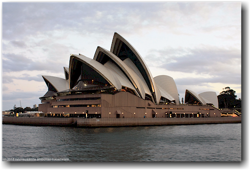 sydney opera house bei daemmerung