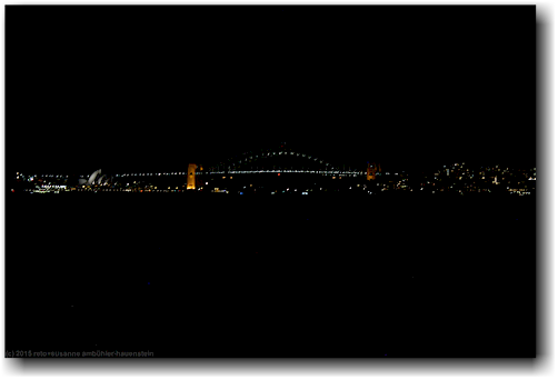 sydney harbour, opera house und harbour bridge bei nacht