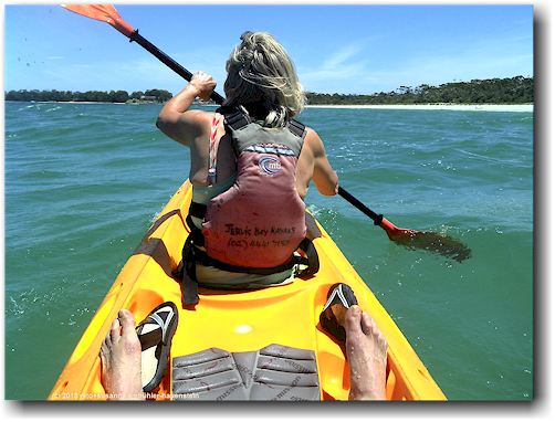 unterwegs mit dem sit-on-top kajak in der jervis bay bei huskisson