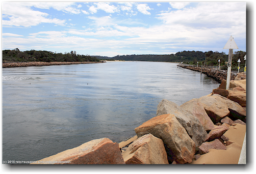 kuenstliche verbindung zwischen den seen und dem pazifik bei lakes entrance