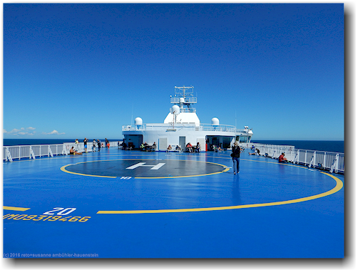 oberdeck der finnmaid mit helikopter-landeplatz