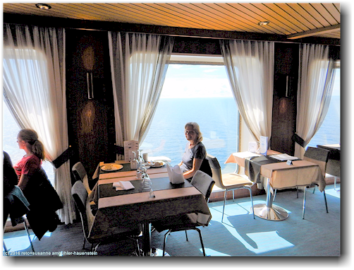 fruehstueck im restaurant an bord der finnmaid