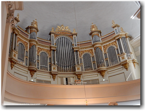 impossante orgel in der tuomiokirkko domkyrkan cathedral