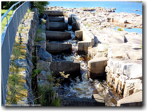 fischtreppe im bach beim stauwehr in oulu