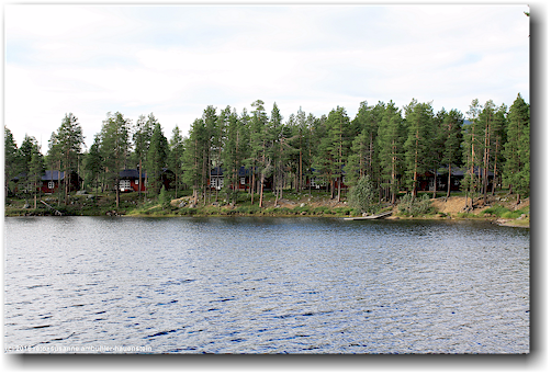 huetten des camping arrenjarka am ufer des saggat