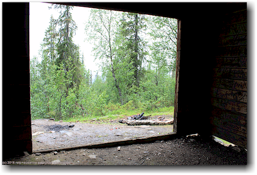 blick aus der zweiten schutzhuette auf dem weg von kvikkjokk zum sjnjerak