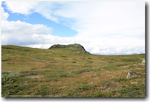blick von der schutzhuette zum gipfel des sjnjerak