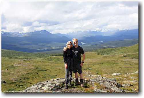 susanne und reto auf dem gipfel des sjnjerak