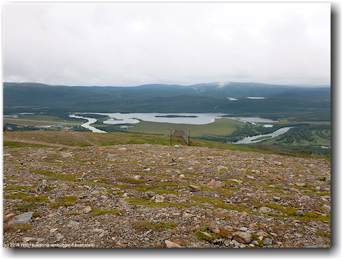 skipiste oberhalb hemavan mit blick auf den ahasjoen