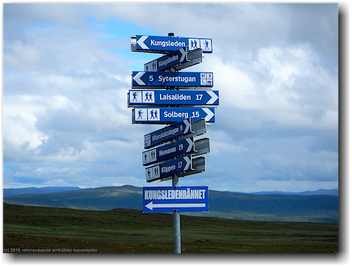 wegweiser am kungsleden bei sjul olsaxeln