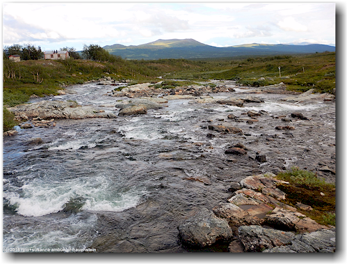 blick flussabwaerts von der haengebruecke ueber den voehpejohke bei der syterstugan