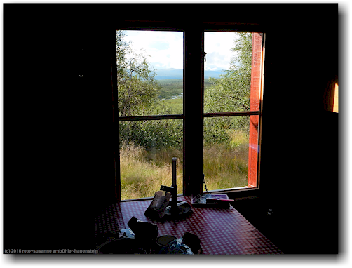 blick aus dem huettenfenster bei der syterstugan