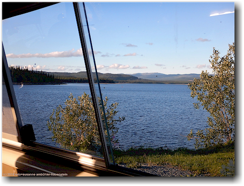 blick aus dem jogi auf den juvuln auf dem campingplatz kallsedet fjaellcenter