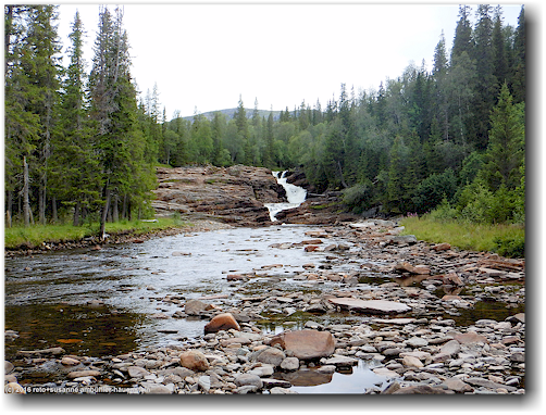 nedre storvallforsen im storvallan bei kolasen