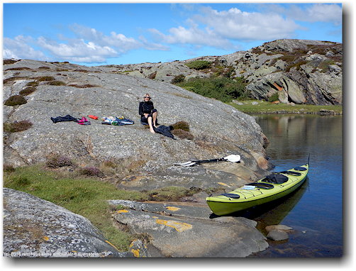 mittagsrast am suedende der insel haermanoe im skagerrak bei stocken