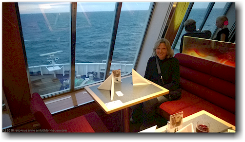 tisch mit aussicht an bord der stena scandinavia