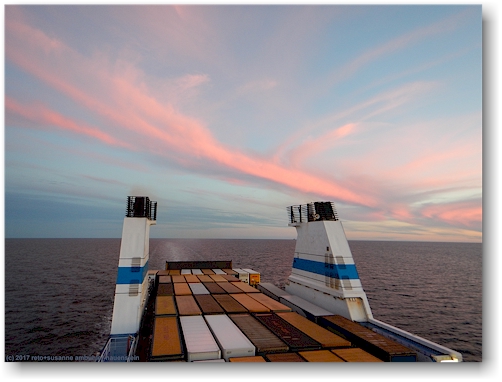abendhimmel ueber der finnmaid auf der ostsee zwischen travemuende und helsinki