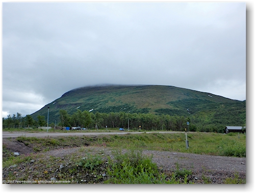 blick vom bjoerklidens camping auf den njulla