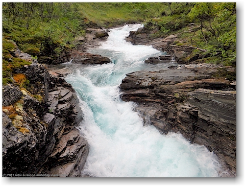 wasserfall im rakkasjohka bei bjoerkliden