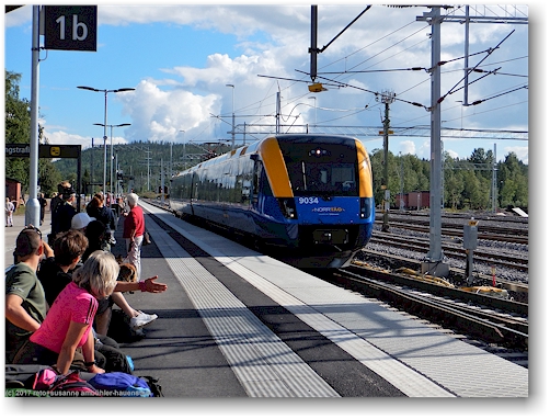 einfahrt des zuges norrtag in den bahnhof gaellivare