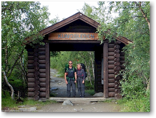 reto und susanne im nordportal zum kungsleden nahe der abisko fjaellstation