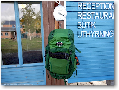 retos rucksack an der waage bei der abisko fjaellstation: 17.5 kg